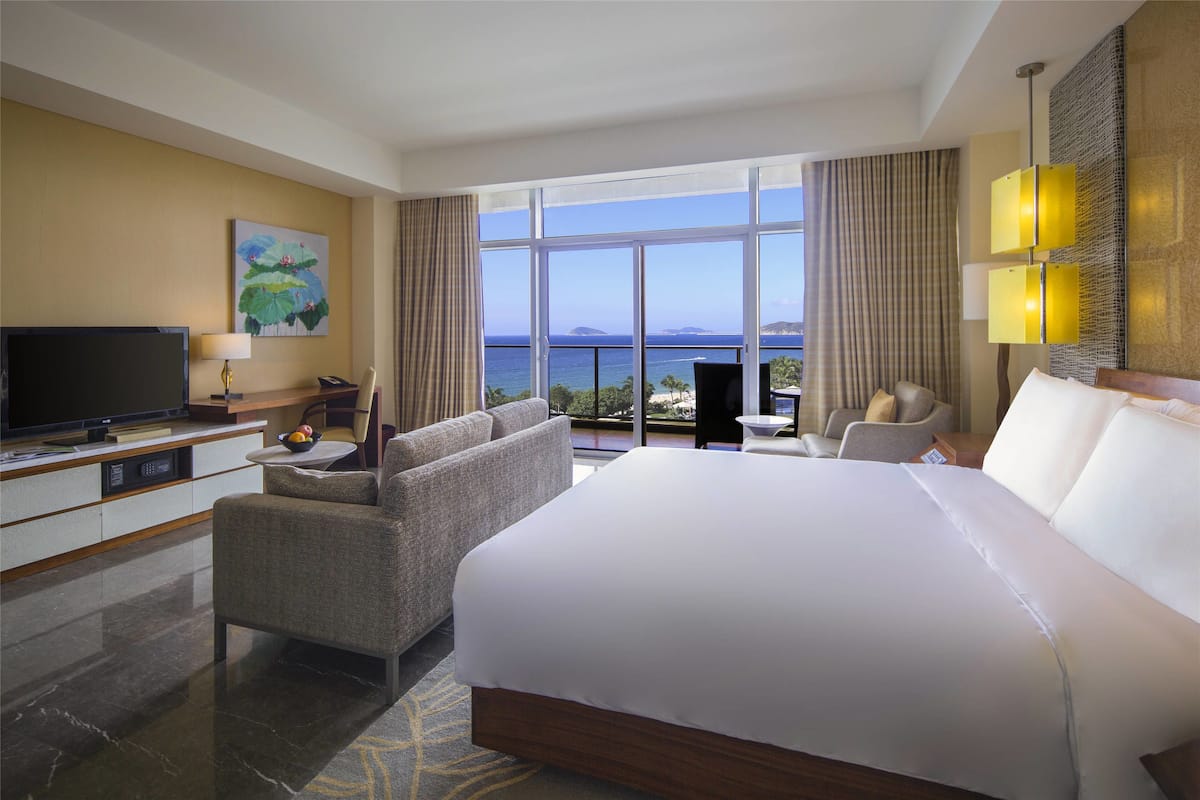 Premier Room, Sea View | Minibar, in-room safe, desk, blackout drapes