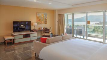 Down comforters, minibar, in-room safe, desk