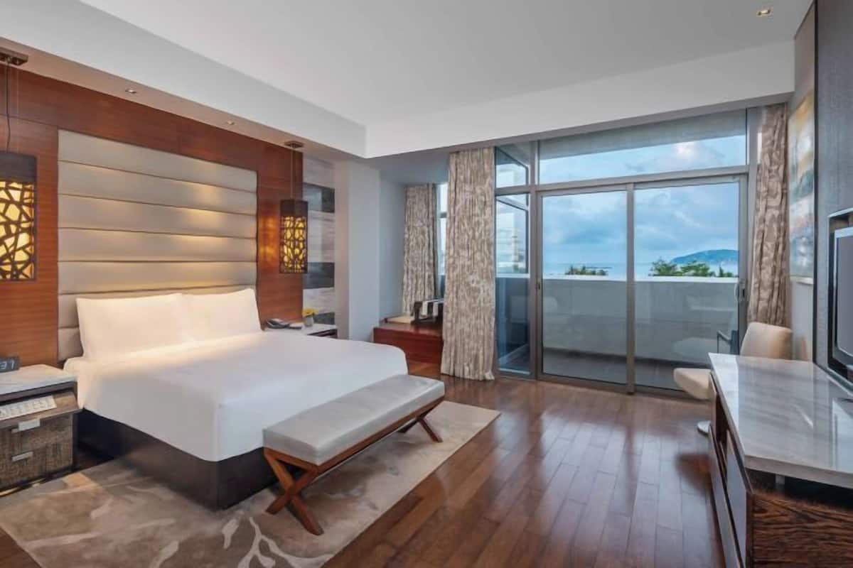Minibar, in-room safe, desk, blackout drapes