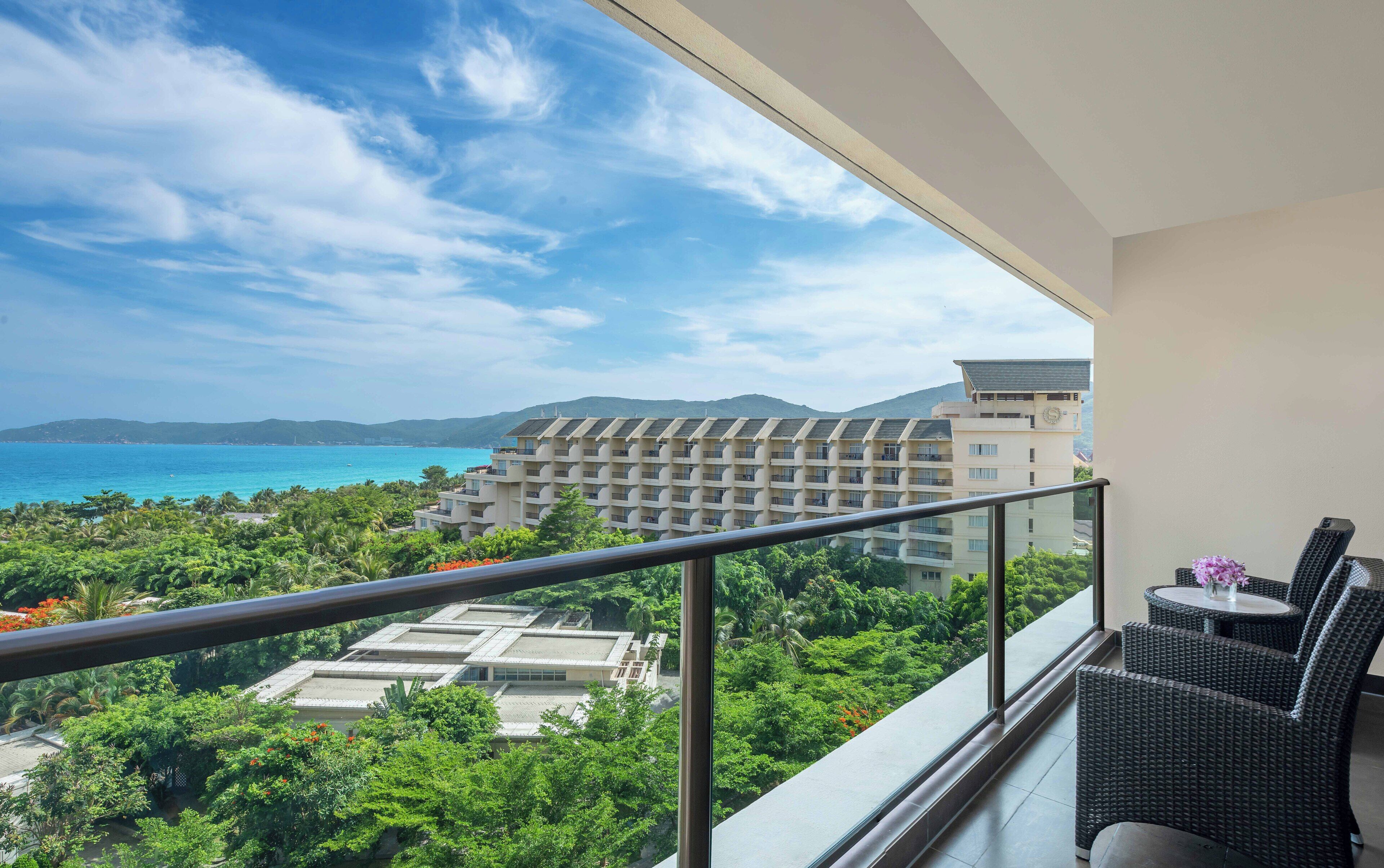 Down duvets, minibar, in-room safe, desk