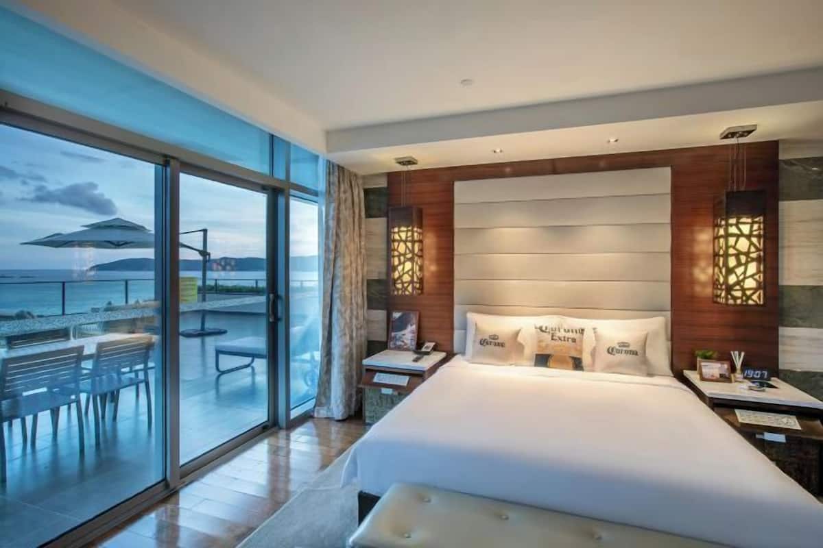 Minibar, in-room safe, desk, blackout drapes