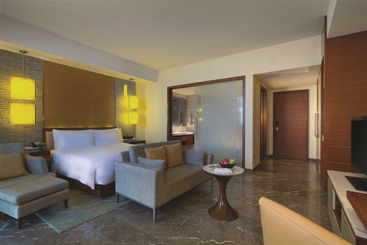 Minibar, in-room safe, desk, blackout drapes