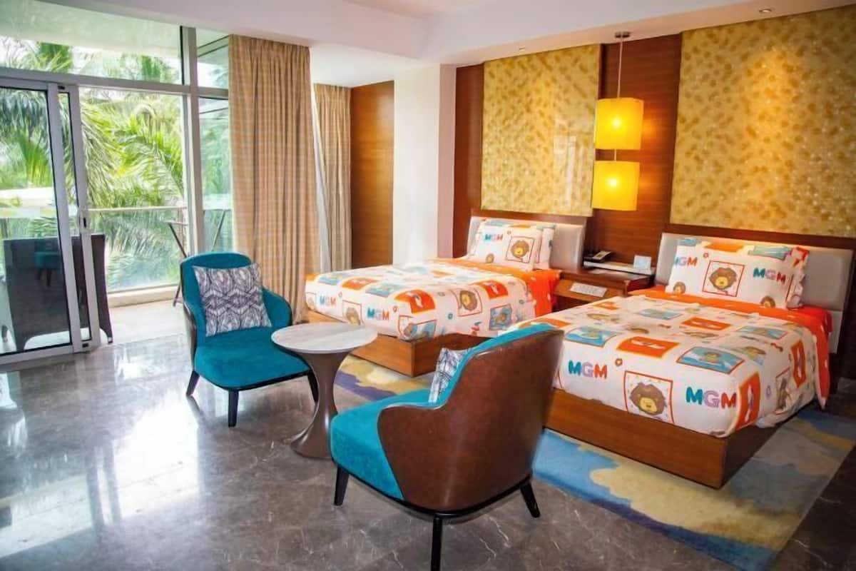 Down duvets, minibar, in-room safe, desk