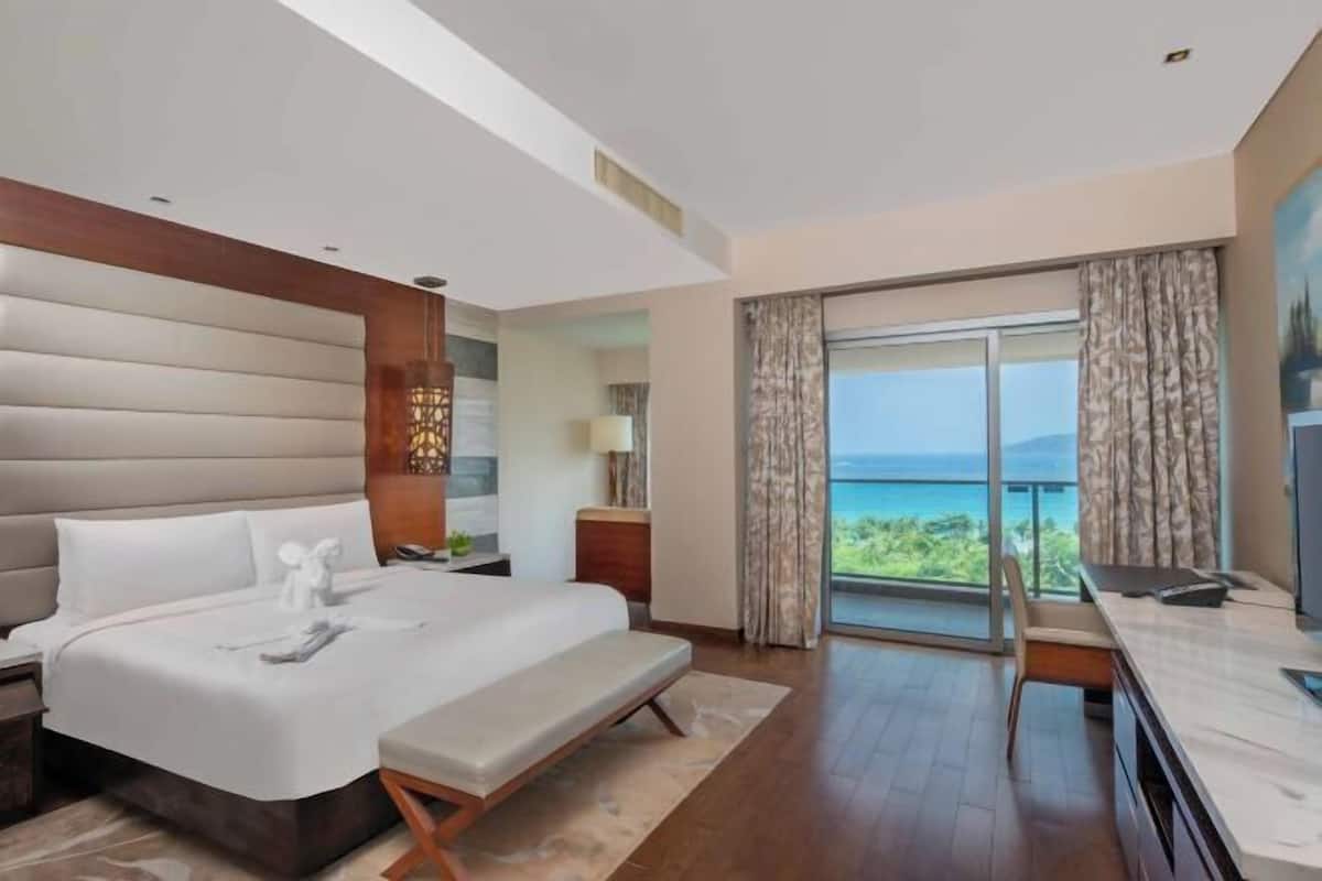 Minibar, in-room safe, desk, blackout drapes