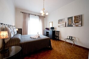 Premium bedding, down duvets, in-room safe, soundproofing - A Casa di Enza (Rome)