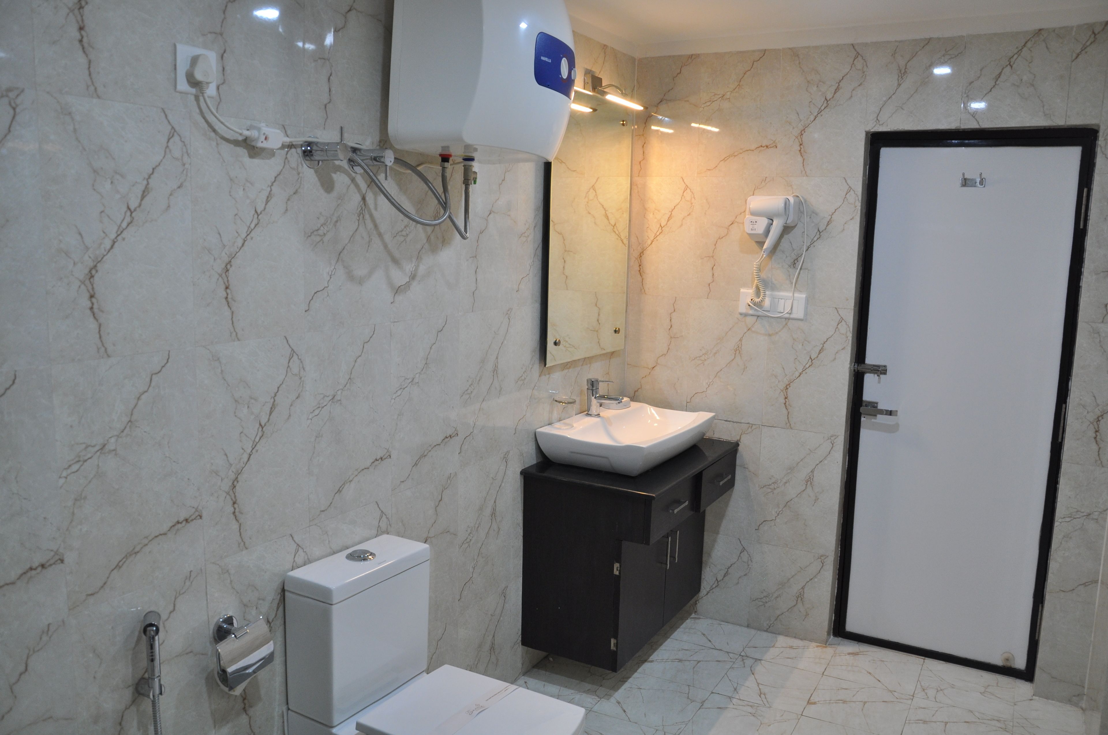 Premier Double or Twin Room, 2 Bedrooms, Accessible, Smoking | Bathroom | Shower, free toiletries, hair dryer, slippers
