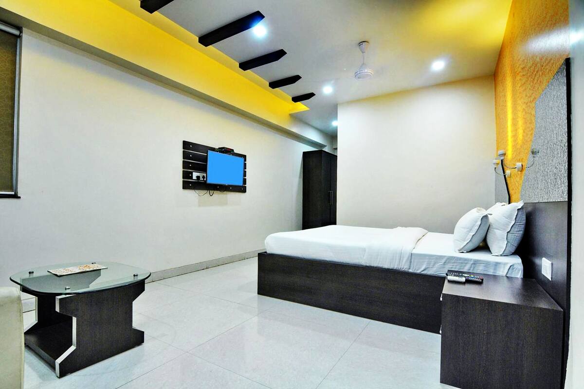 Chambre Club | Literie de qualité supérieure, surmatelas, bureau, Wi-Fi gratuit