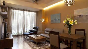 Apartamento, 1 quarto | Área de estar | TV LCD 42 polegadas com canais a cabo, TV