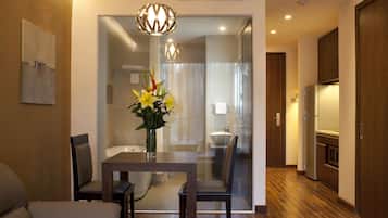 1 bedroom, in-room safe, desk, iron/ironing board