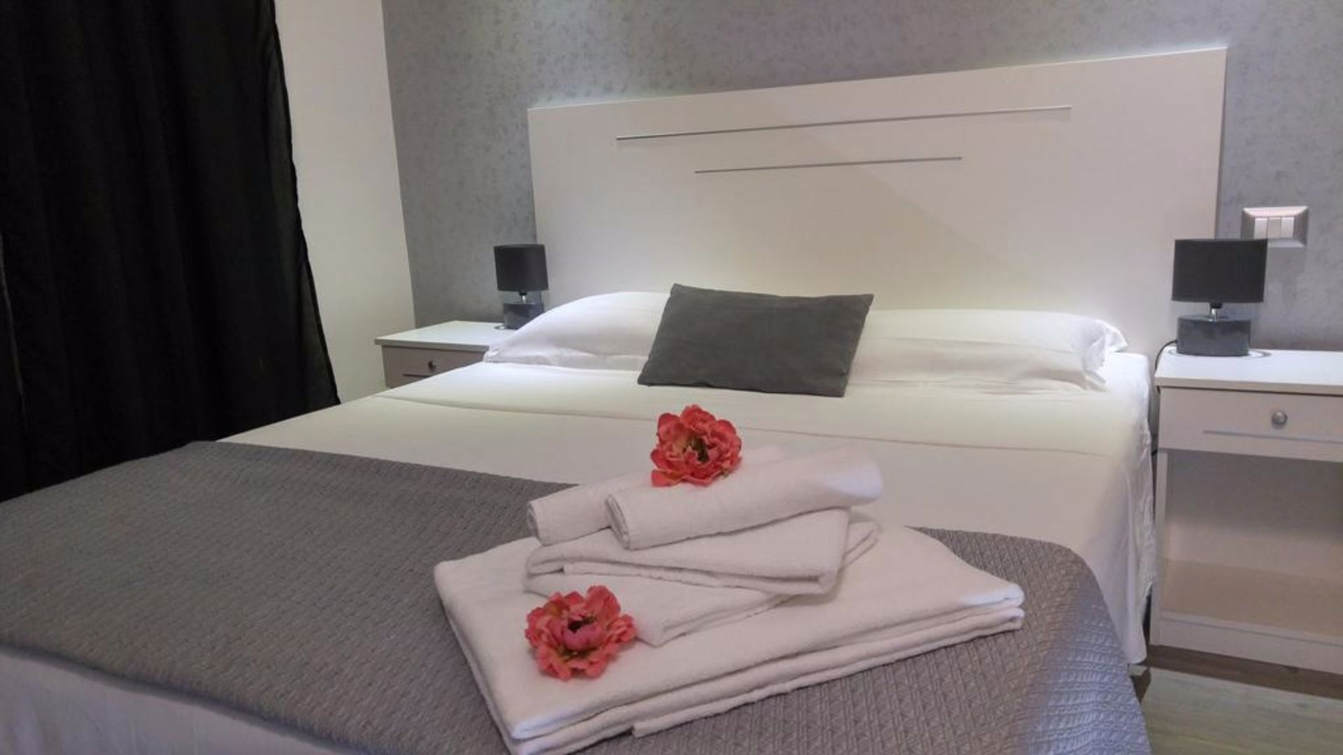 1 bedroom, premium bedding, in-room safe, desk