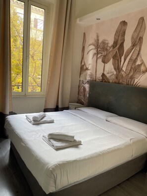 Deluxe Double Room, Ensuite | 1 bedroom, premium bedding, in-room safe, desk - Arts & Rooms (Rome)