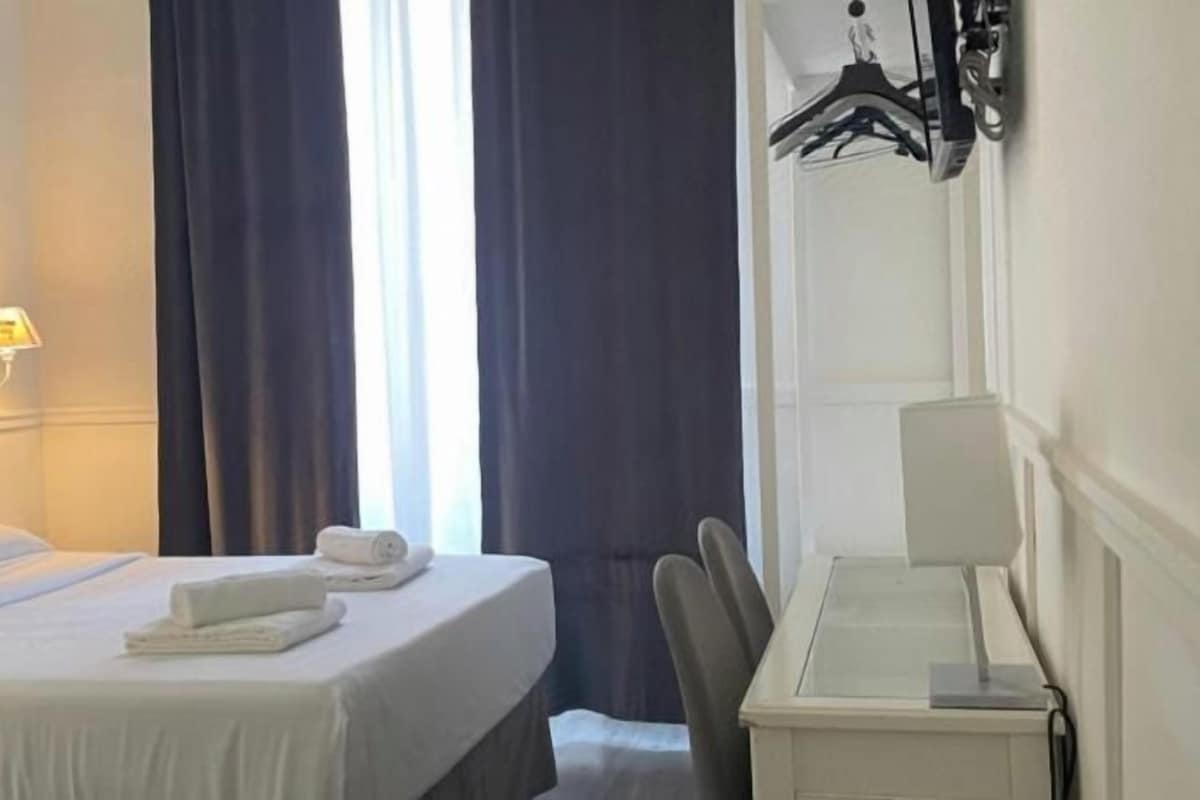 1 bedroom, premium bedding, in-room safe, desk