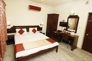 华丽双人房, 1 张特大床, 城市景观 | 1 多间卧室、办公桌、免费 WiFi