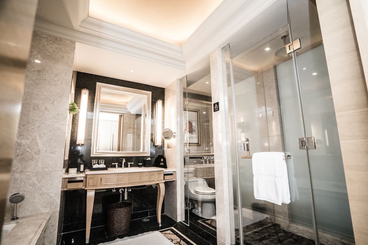 shower, free toiletries, hair dryer, slippers