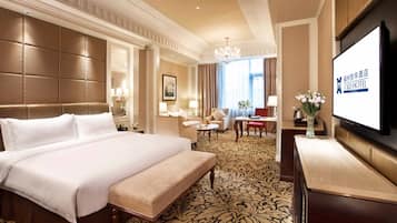 Executive Double Room | Minibar, in-room safe, desk, blackout curtains