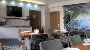 Breakfast, lunch and dinner served - Izmit Saray Hotel (Izmit)