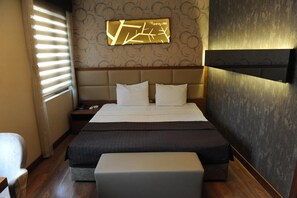 Minibar, in-room safe, desk, laptop workspace - Izmit Saray Hotel (Izmit)