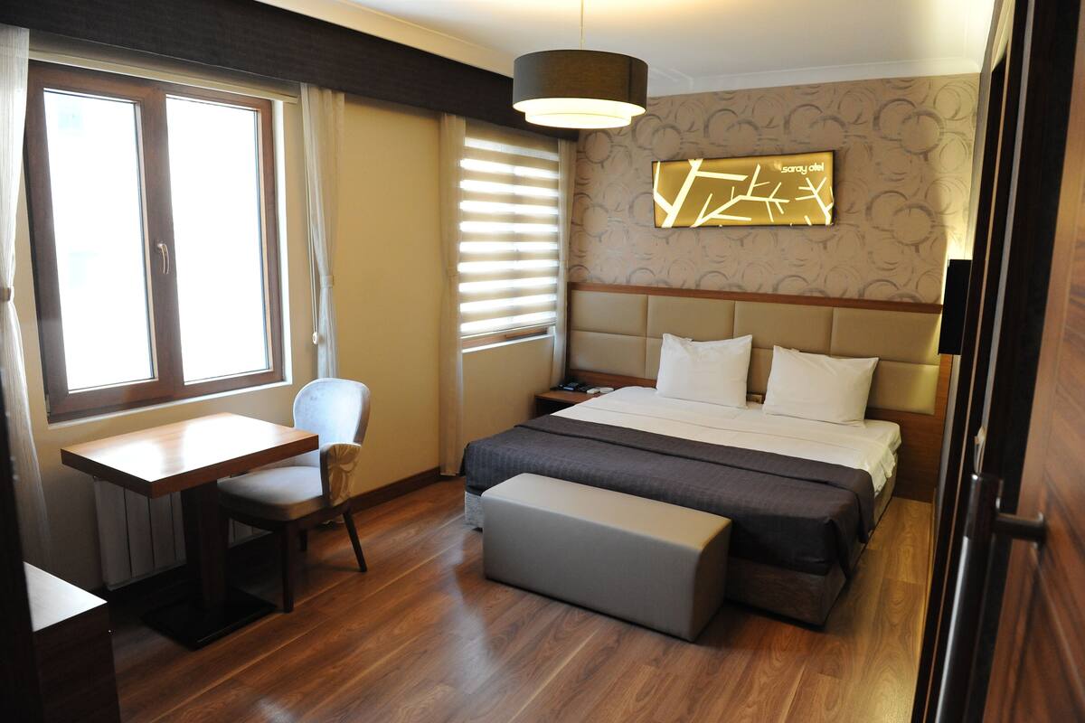 Quarto standard, 1 cama de casal | Frigobar, cofres nos quartos, escrivaninha
