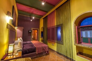 Standard Room | In-room safe, individually decorated, individually furnished, desk