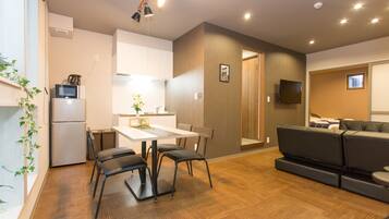 CLASSE 02 | In-room dining