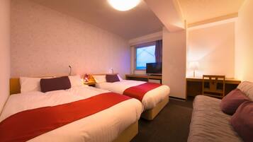 Kamar Twin Standar, Bebas Asap Rokok | Brankas, meja kerja, ruang kerja ramah laptop, dan setrika/meja setrika