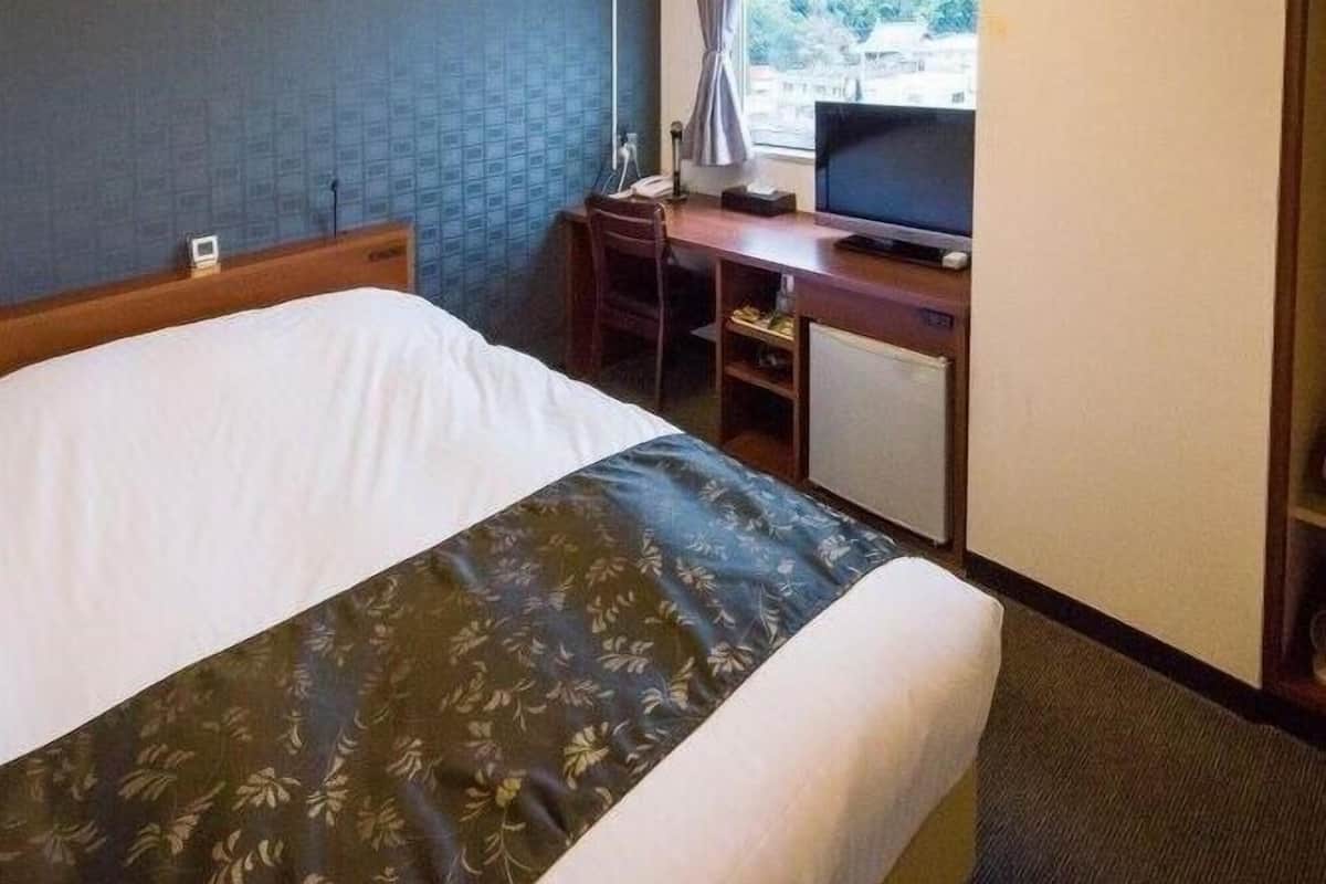 In-room safe, desk, laptop workspace, iron/ironing board (on request)