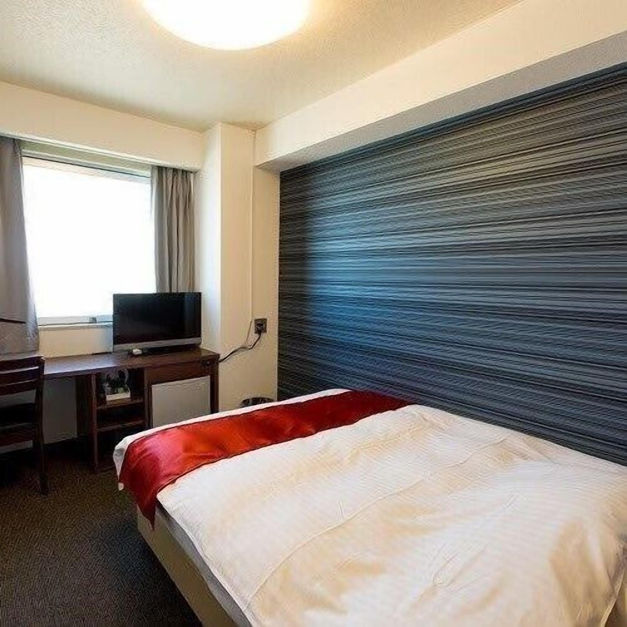 In-room safe, desk, laptop workspace, iron/ironing board