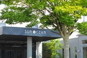 Vista frontal de la propiedad