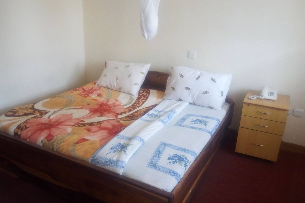 Single Room | Desk, iron/ironing board (on request)