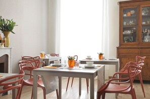 Tägliches inbegriffenes Frühstücksbuffet