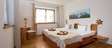 Appartement, 1 slaapkamer, keuken, uitzicht op tuin | 1 slaapkamer, een bureau, gratis babybedden, gratis wifi