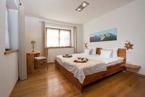 Lägenhet - 1 sovrum - kök - utsikt mot trädgården | 1 sovrum, skrivbord, gratis barnsängar och gratis wi-fi