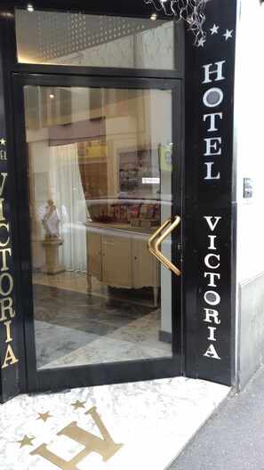 Property entrance - Hotel Victoria (Florence)
