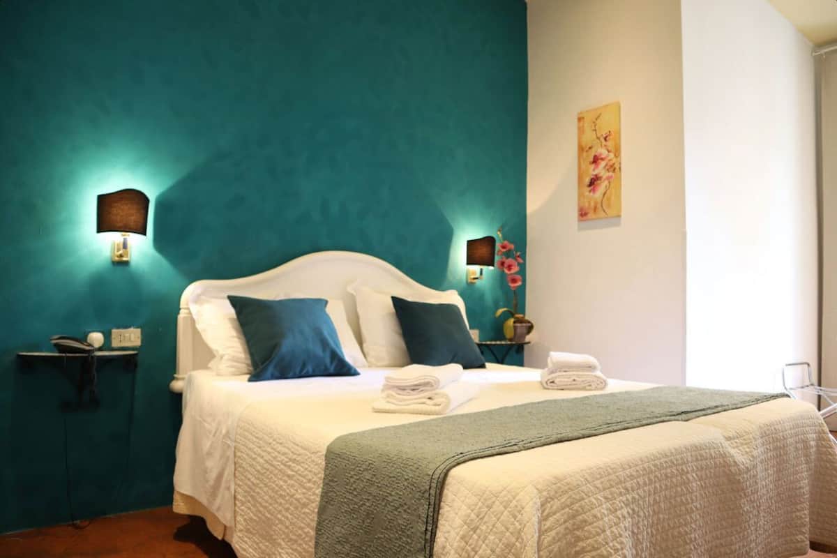 Double Room | In-room safe, desk, free WiFi