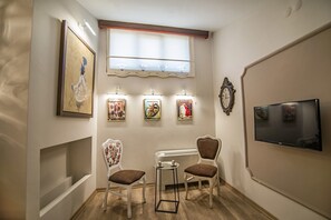 Deluxe Double Room | Living area | LCD TV - La Vie Konak Hotel (Eskisehir)