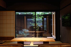 Traditional House (Reikaku Yasaka) | Living area