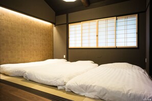 Traditional House (Reikaku Yasaka) | 2 bedrooms, iron/ironing board, free WiFi, bed sheets