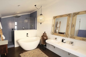 Premium Double or Twin Room | Bathroom | Shower, designer toiletries, hair dryer, towels