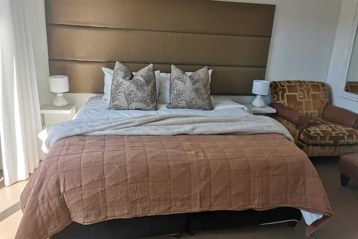 Luxury Double or Twin Room | 1 bilik tidur, peralatan tempat tidur premium, peti besi dalam bilik