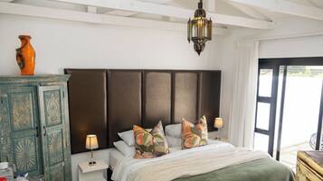 Hochwertige Bettwaren, Zimmersafe, Schreibtisch, schallisolierte Zimmer