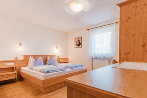 Apartment, 2 Bedrooms (A1) | 2 bedrooms, premium bedding, minibar, in-room safe - Residence Speckerhof (Rio di Pusteria)