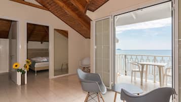 Apartamento família, 2 quartos, vista para o mar | Cofres nos quartos, Wi-Fi de cortesia