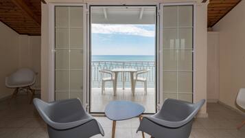 Family Apartment, 2 Bedrooms, Sea View | In-room safe, free WiFi