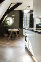 Appartement, 1 slaapkamer | Privékeuken | Een koelkast, een magnetron, een oven, een kookplaat