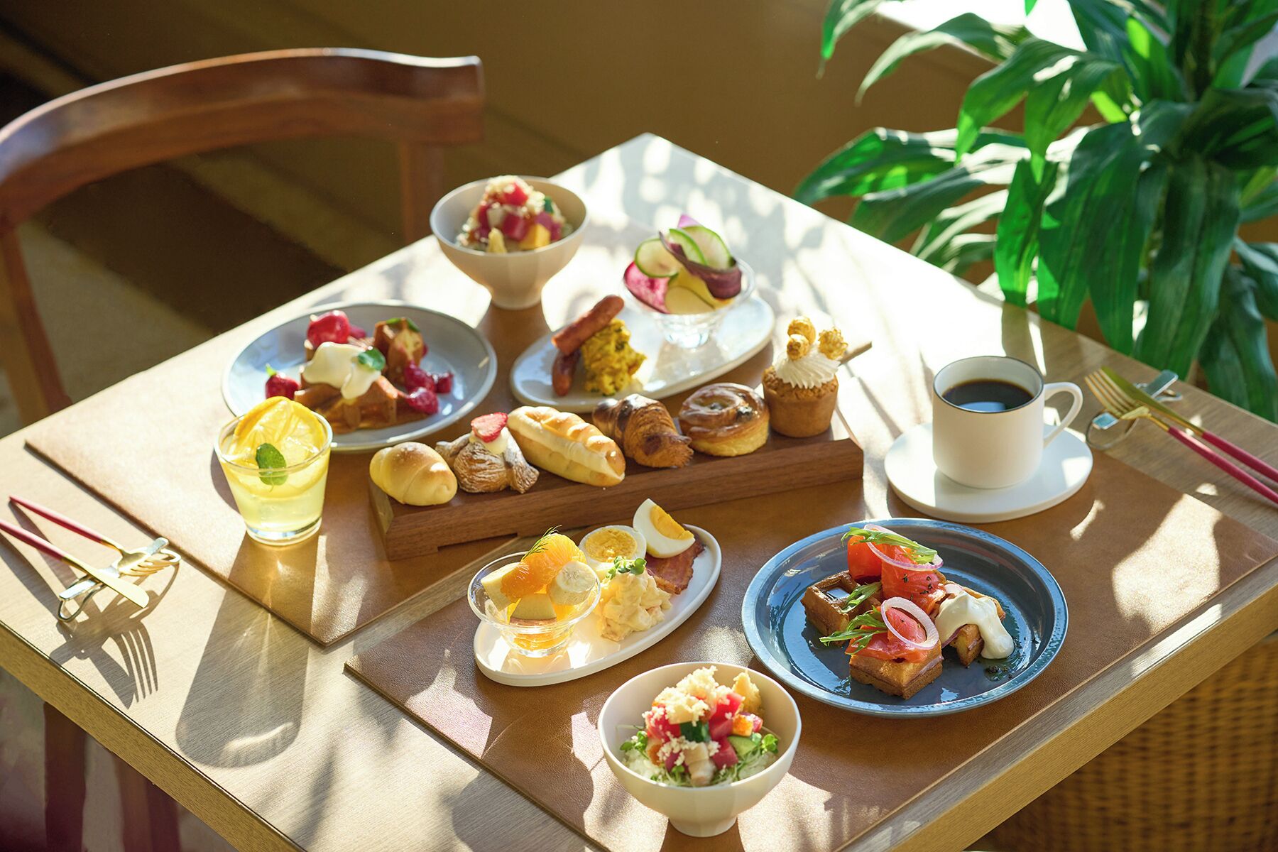 Se ofrece un desayuno bufé todos los días (por un coste adicional)