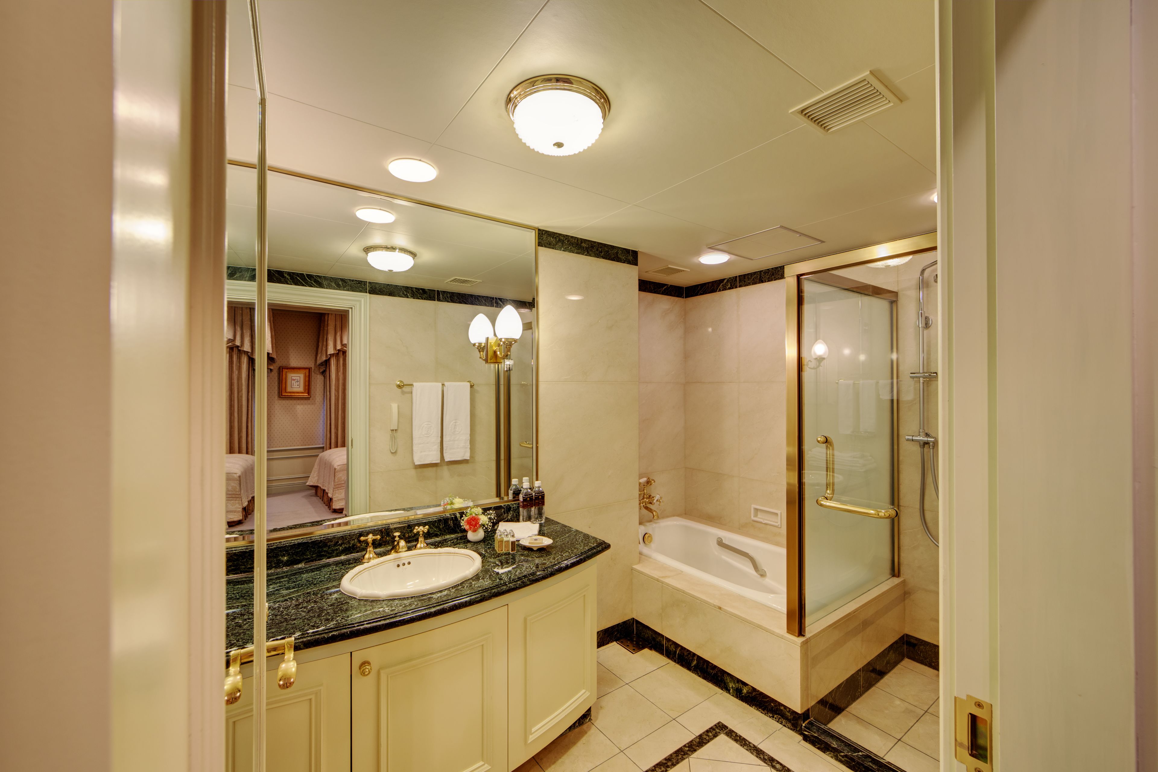 junior suite, non smoking, city view | bathroom | combined shower/bathtub, deep-soaking bathtub, free toiletries