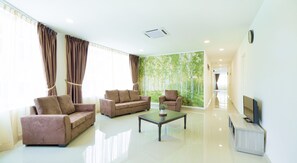 Suite, 5 Bedrooms (Evergreen Theme) | Living room | LCD TV - Hard Rock VIP Guest House (Mersing)