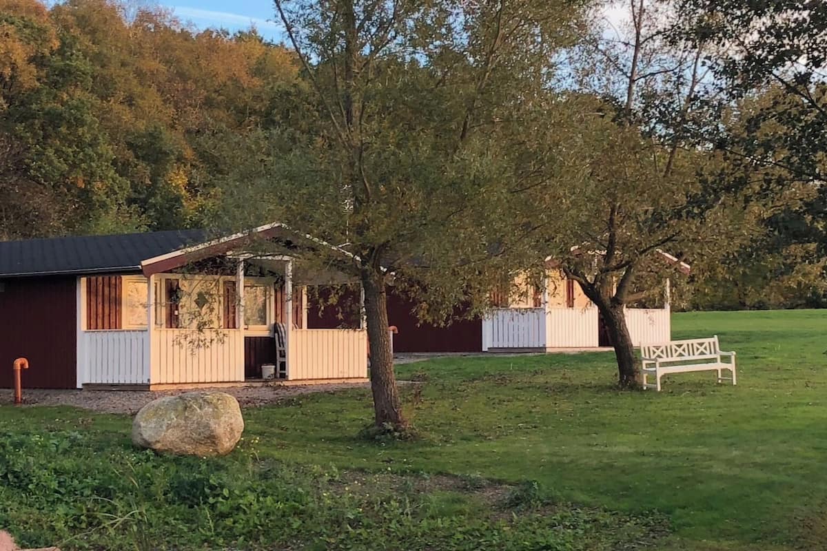 Perhemökki, 2 makuuhuonetta, puutarha-alue | 1 makuuhuone, yksilöllisesti sisustettu, yksilöllisesti kalustettu