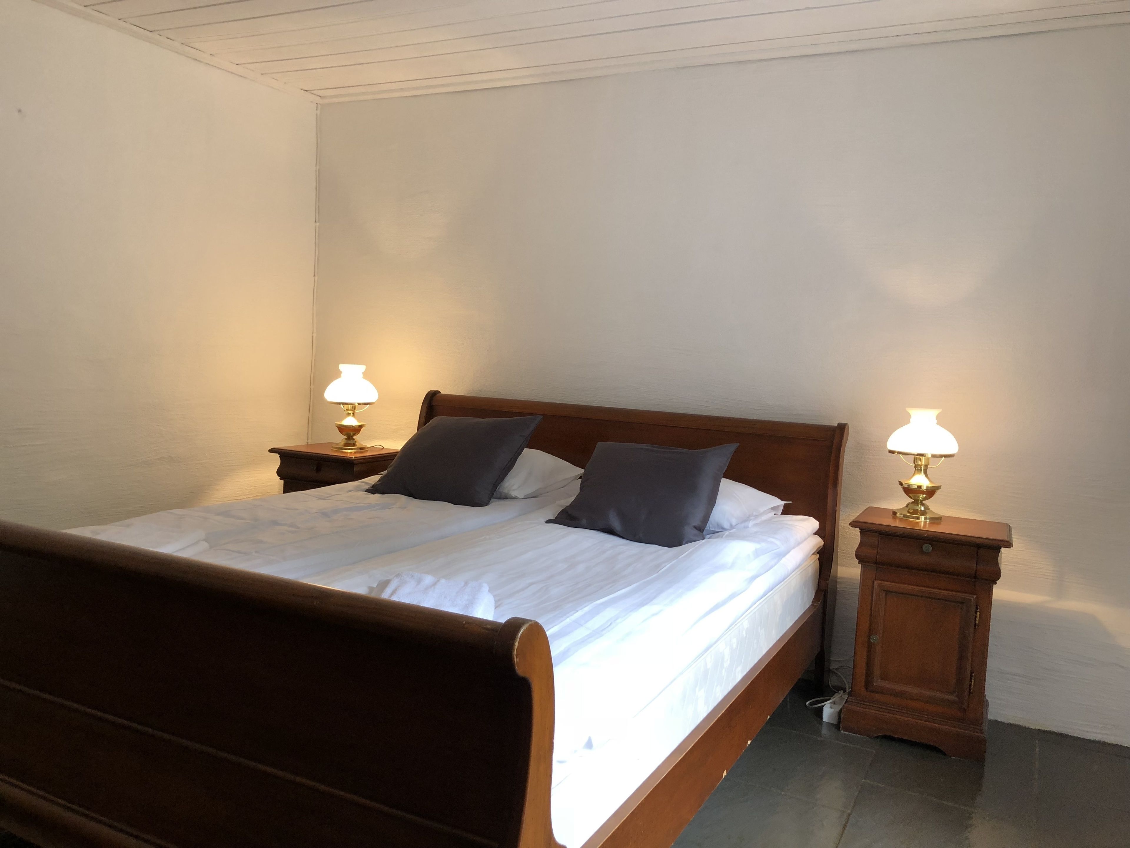 1 bedroom, individually decorated, individually furnished