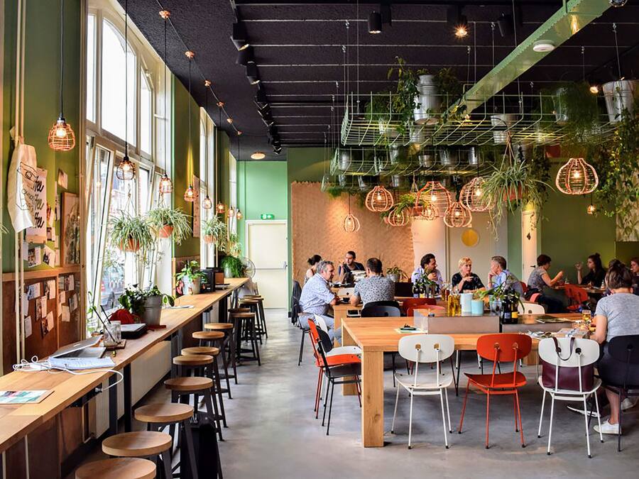 Daily continental breakfast (EUR 15 per person)